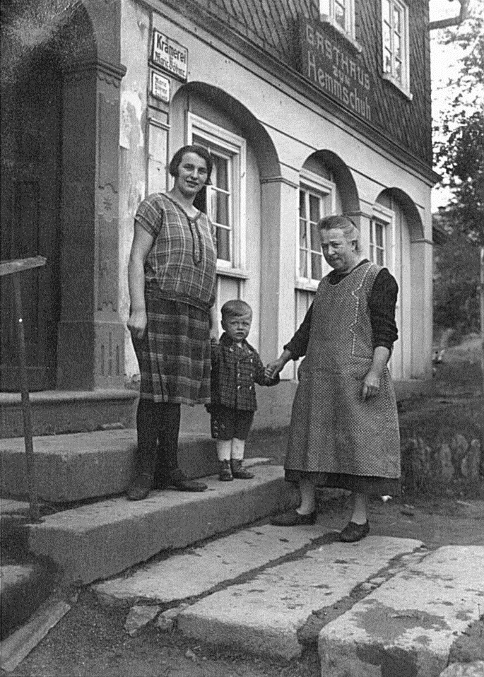Die letzte Wirtin - Marie Schwerda, geb. Böhme mit ihrem Sohn Ernst Schwerda und ihrer Mutter Marie Böhme, geb. Reinisch